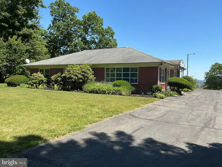 1054 Ridge Rd, Elizabethtown, PA 17022 - #2