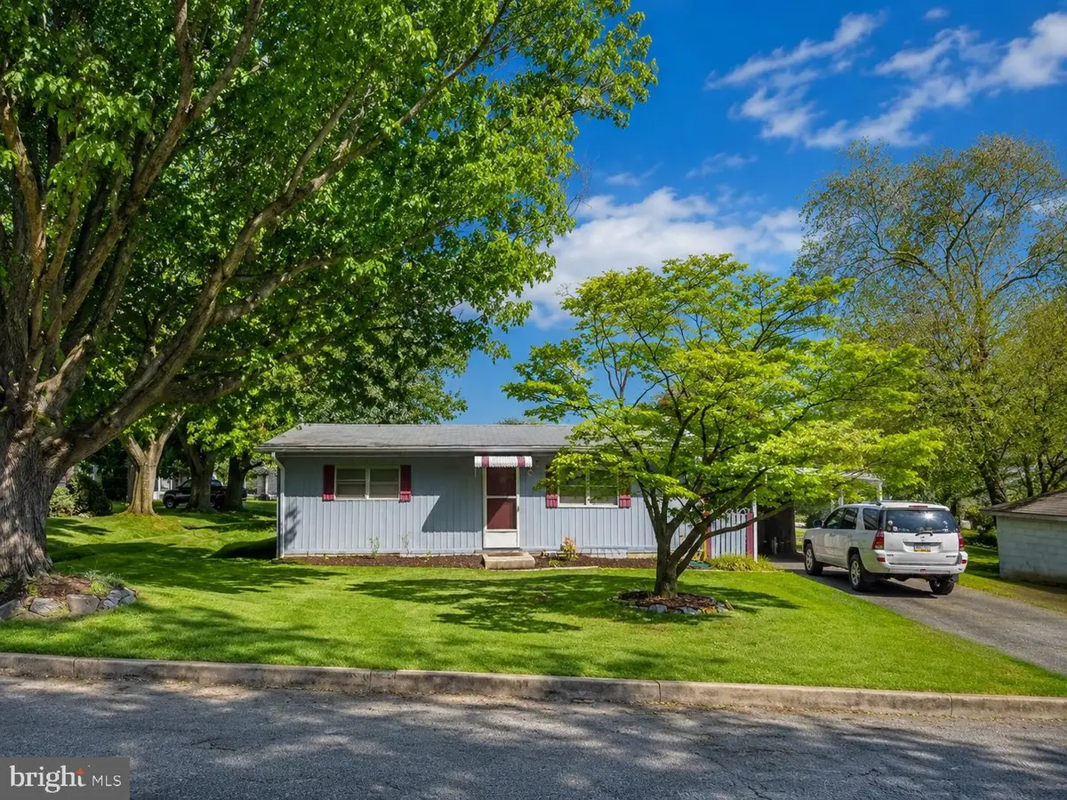221 N Market Ave, Mount Joy, PA 17552 - #1