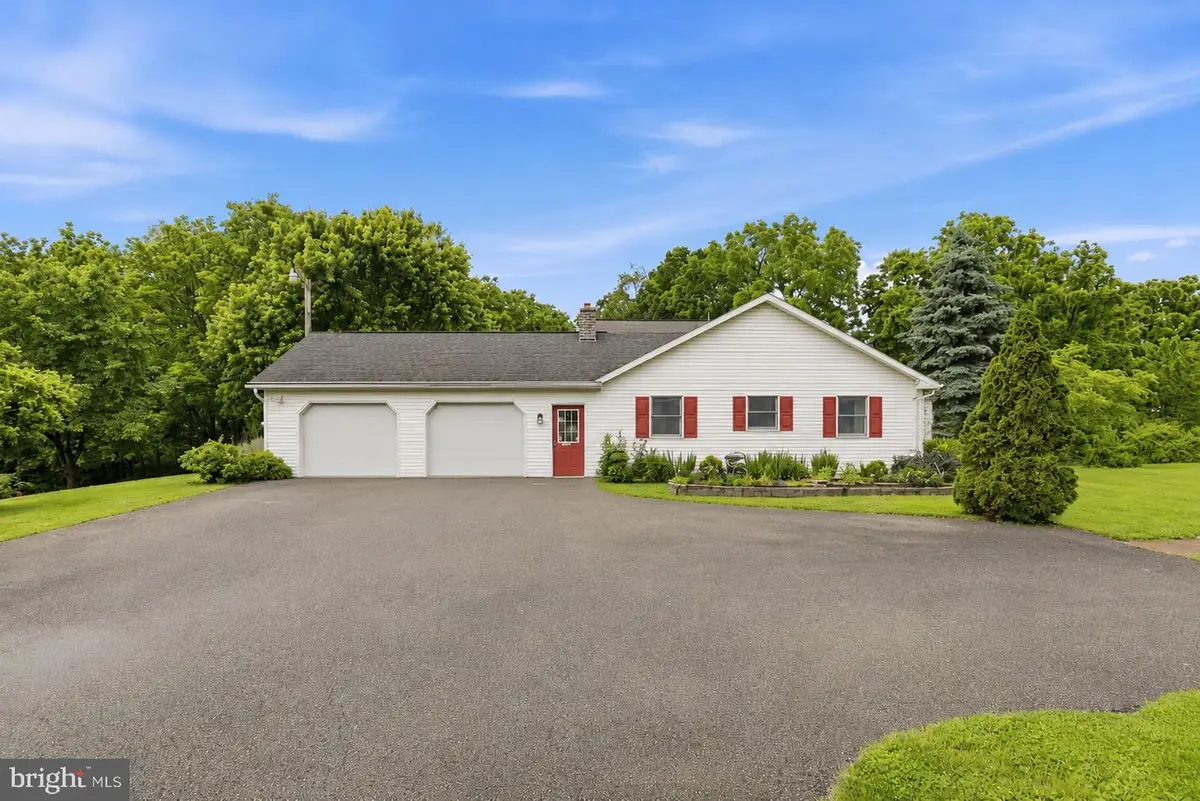 2588 Mount Pleasant Rd, Mount Joy, PA 17552 - #1