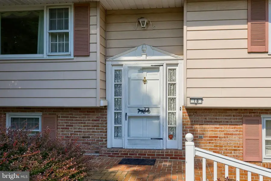 18 Meadow View Dr, Leola, PA 17540 - #2