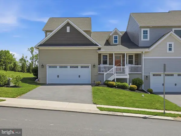 3003 Morning Thistle Ct, EAST PETERSBURG, PA 17520