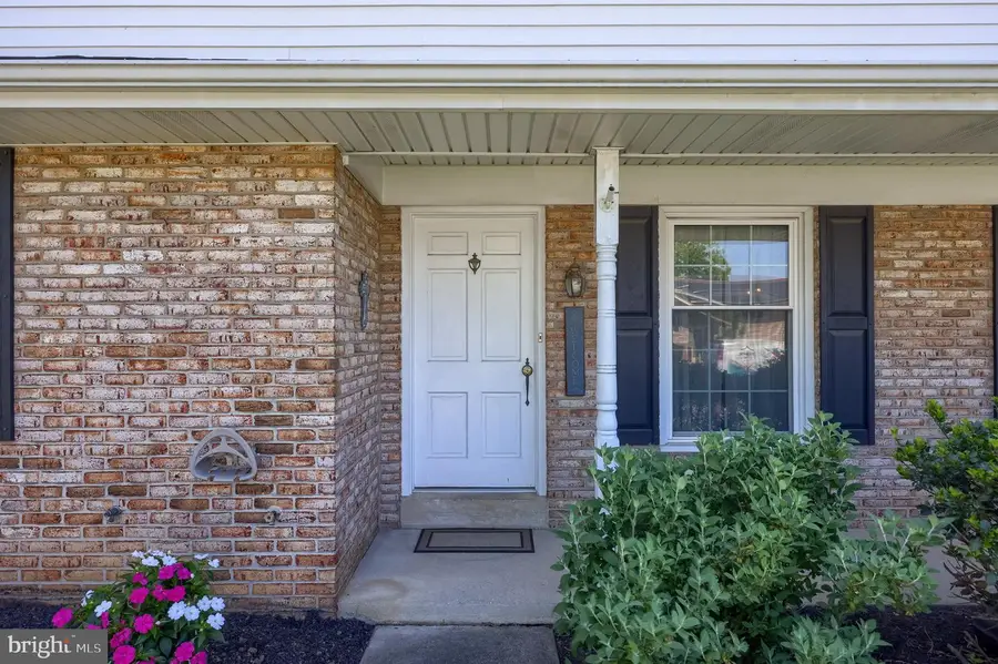 2129 Kentwood Dr, Lancaster, PA 17601 - #2