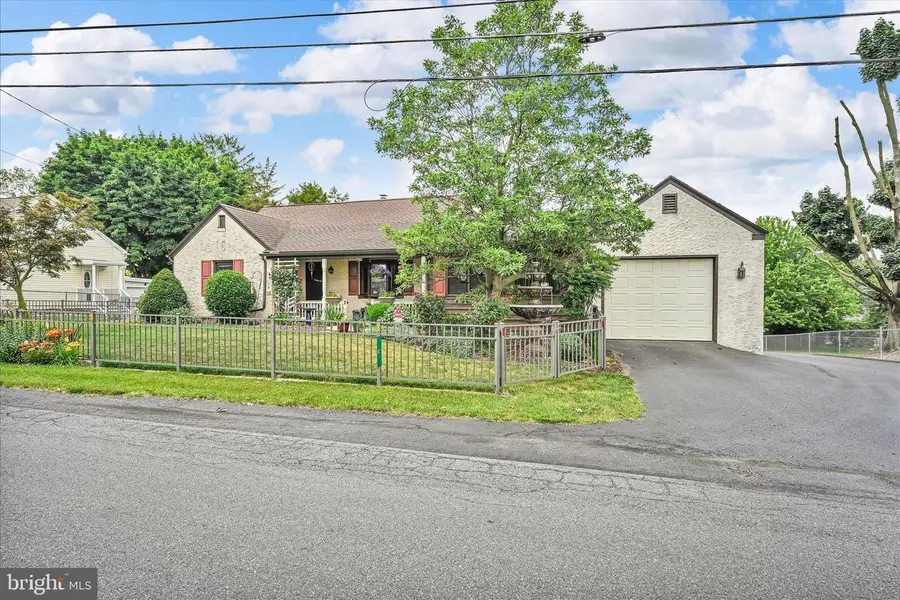 4 N Conestoga View Dr, Akron, PA 17501 - #2