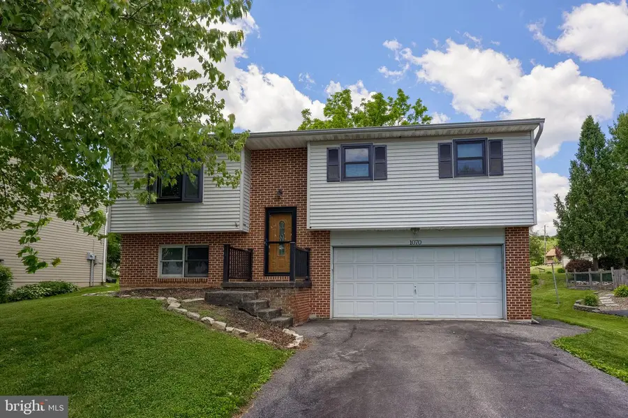 1070 Holly Ln, Denver, PA 17517 - #2
