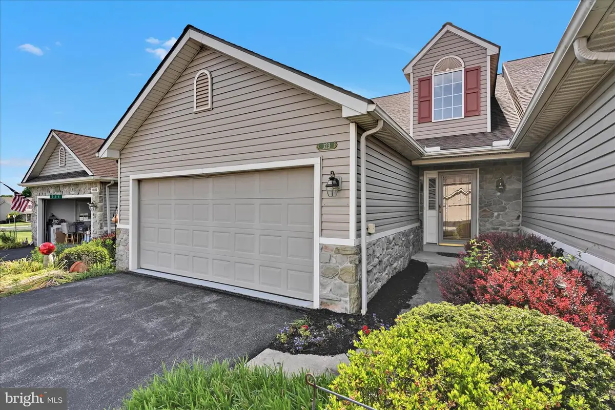 323 Hill St, Mount Joy, PA 17552 - #1