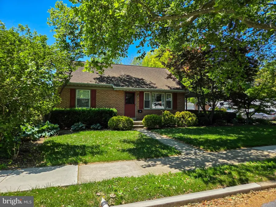 524 Locust St, Denver, PA 17517 - #2