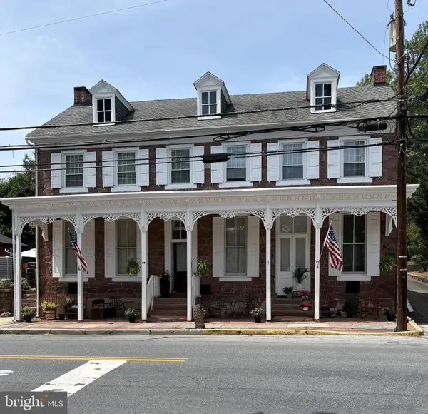 84-86 W Main St, ADAMSTOWN, PA 19501