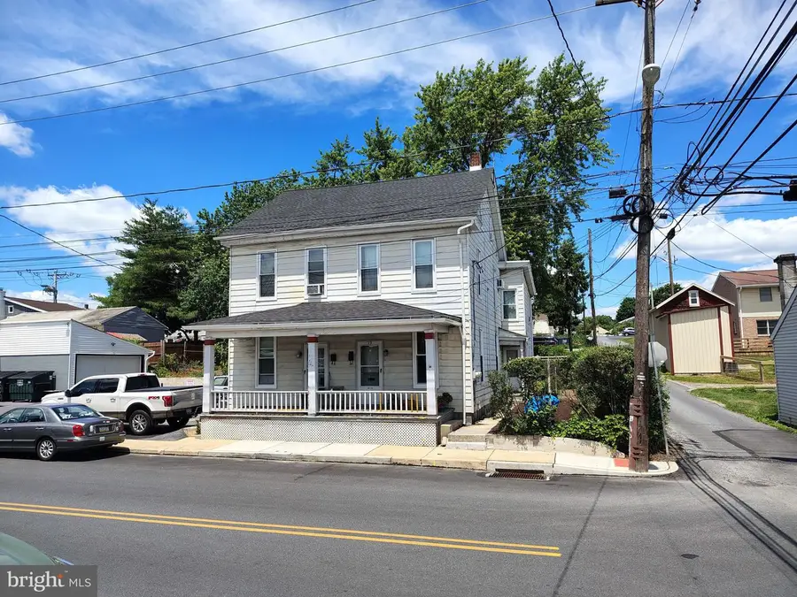 37-39 E Willow St, Elizabethtown, PA 17022 - #2