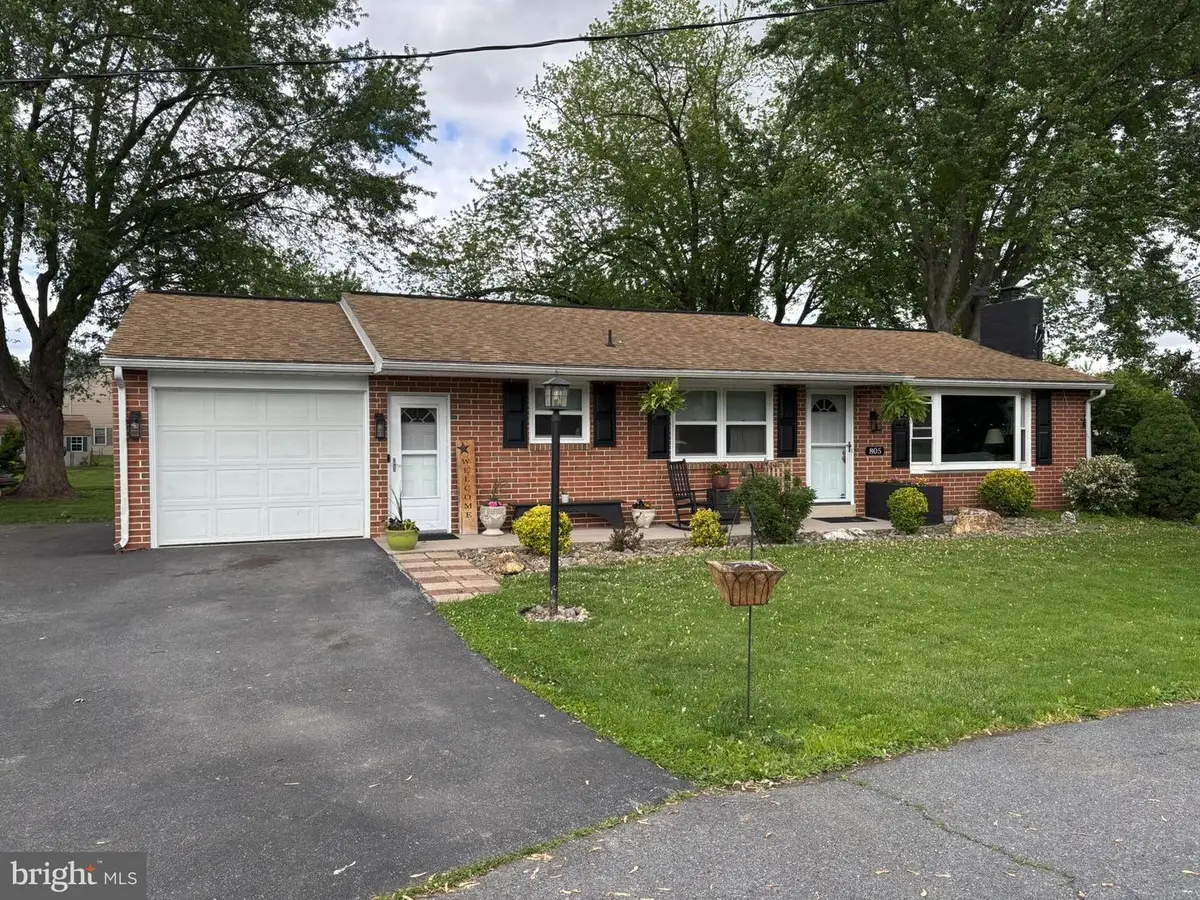 805 Sentz Dr, Mount Joy, PA 17552 - #1