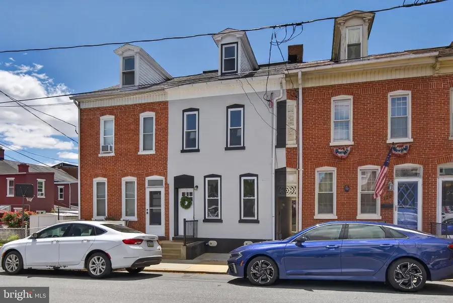 118 N 8th St, Columbia, PA 17512 - #2