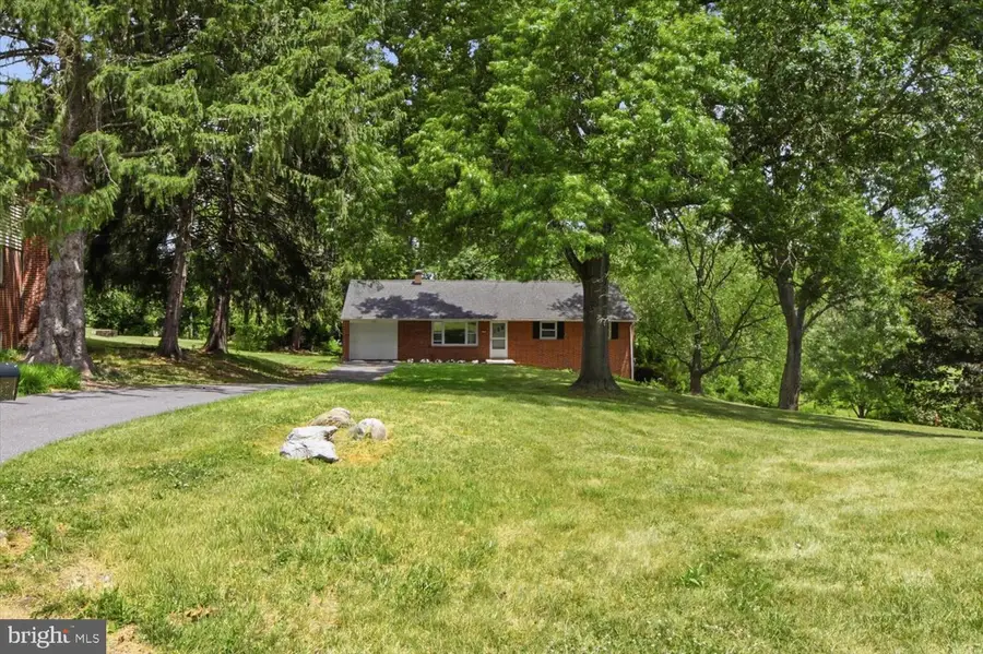 329 Fairview Dr, Lititz, PA 17543 - #2