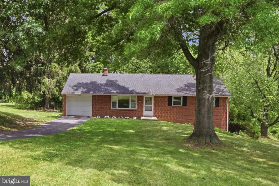 329 Fairview Dr, Lititz, PA 17543 - #3