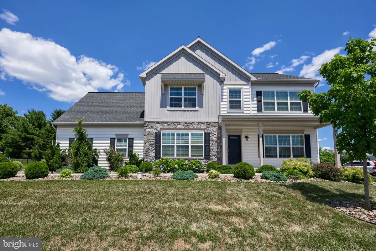 141 E Valley Rd, Denver, PA 17517 - #1