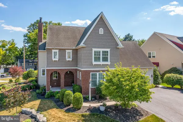 2536 Starbrush Dr, EAST PETERSBURG, PA 17520