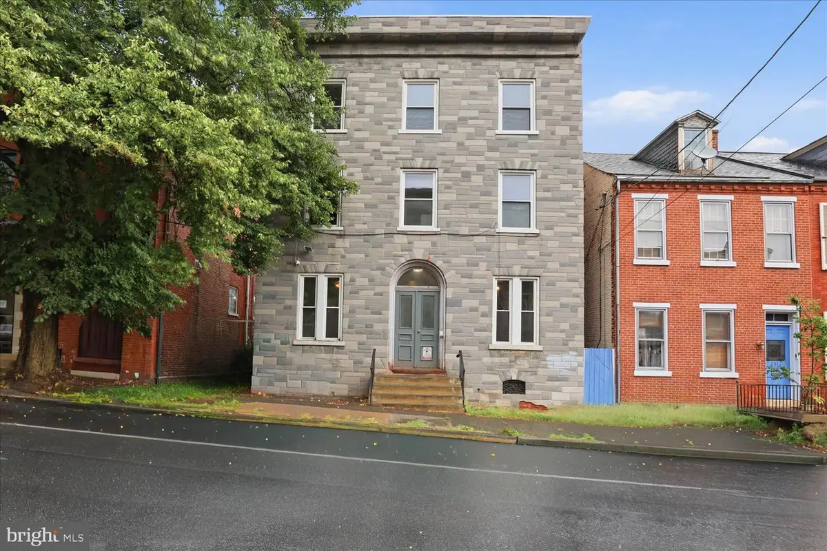 233 W Chestnut St, Lancaster, PA 17602 - #1