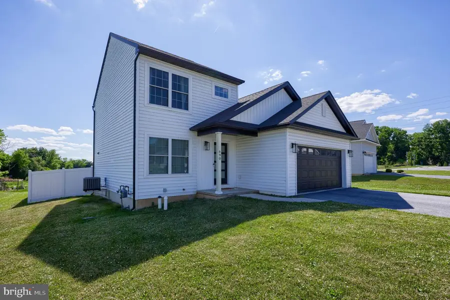 690 N Field Dr, Lancaster, PA 17603 - #2
