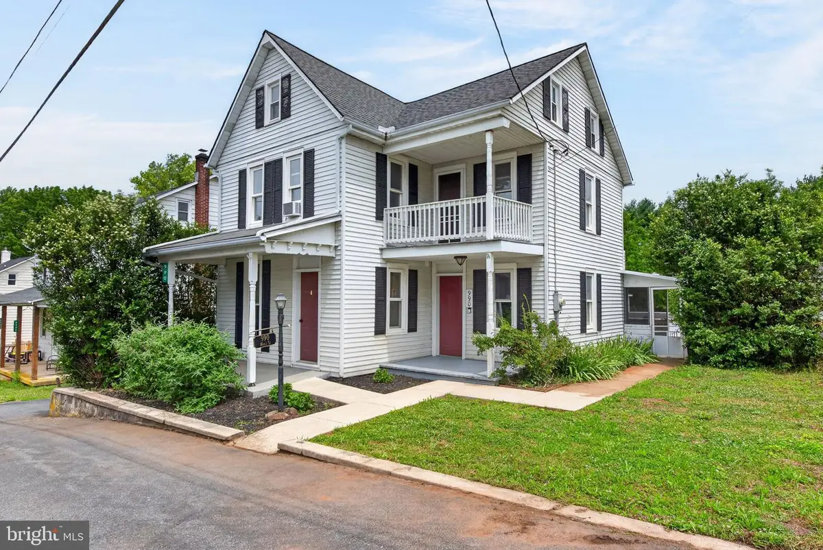 990 Maple St, Lititz, PA 17543 - #1