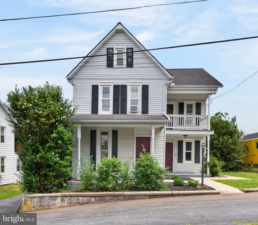990 Maple St, Lititz, PA 17543 - #2