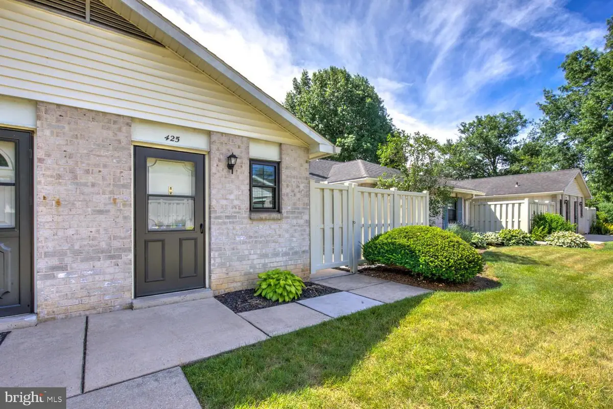 425 Valleybrook Dr, Lancaster, PA 17601 - #1