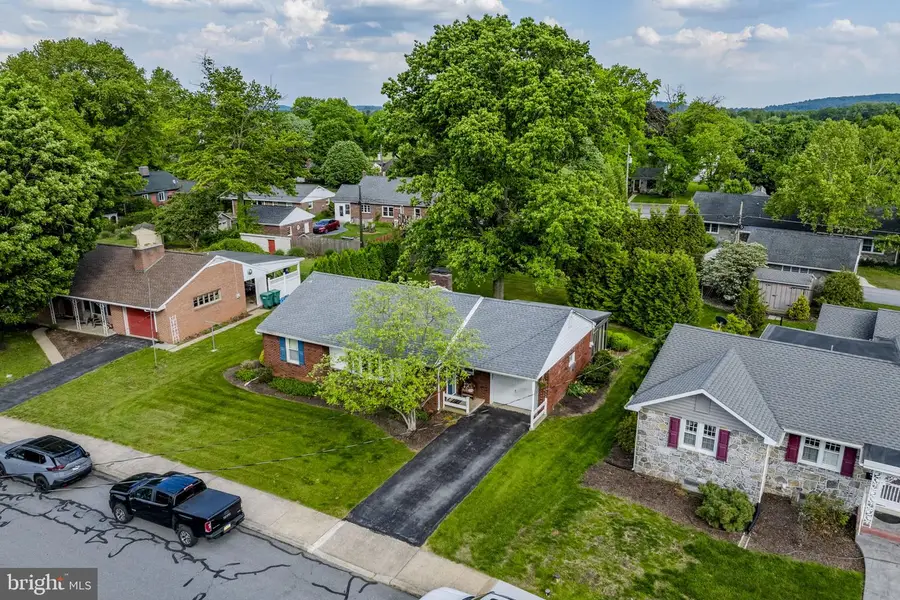 529 S 6th St, Denver, PA 17517 - #2