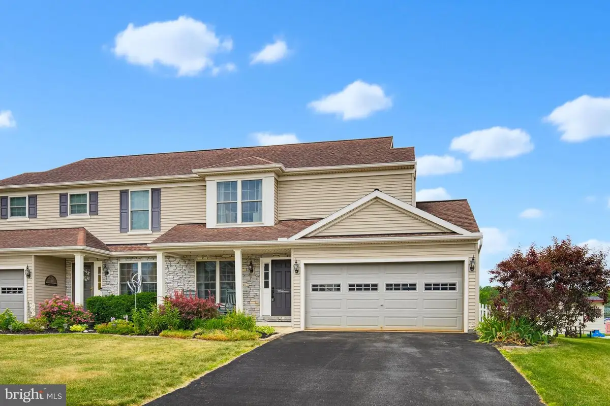 5105 Oak Leaf Dr, Mount Joy, PA 17552 - #1