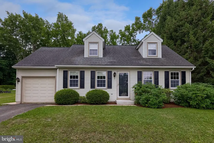 303 Parkwood Dr, Lancaster, PA 17603 - #2