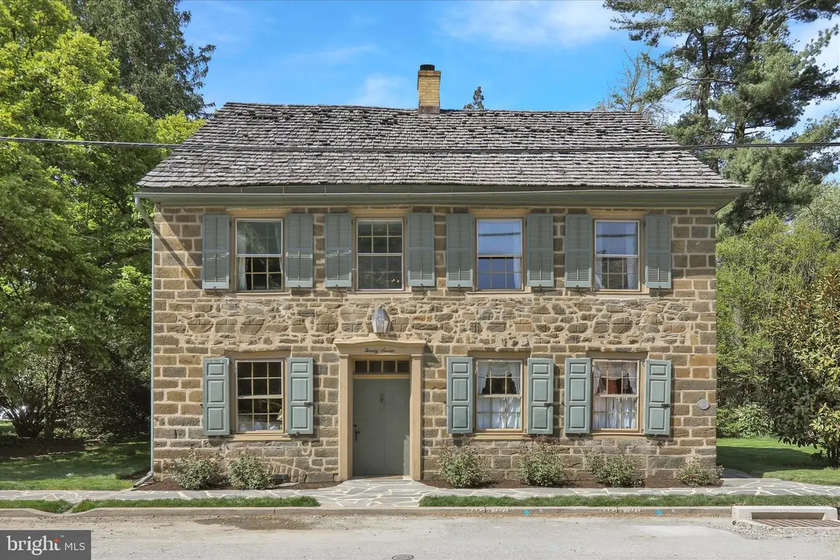 27 E Main St, Strasburg, PA 17579 - #1