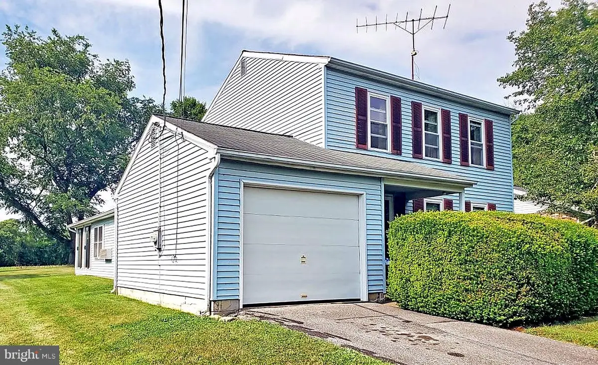 914 W Fairway Dr, Lancaster, PA 17603 - #1