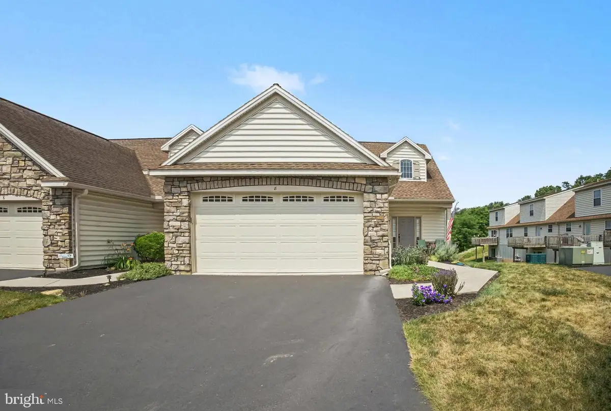 8 Arrow Head Dr, Elizabethtown, PA 17022 - #1