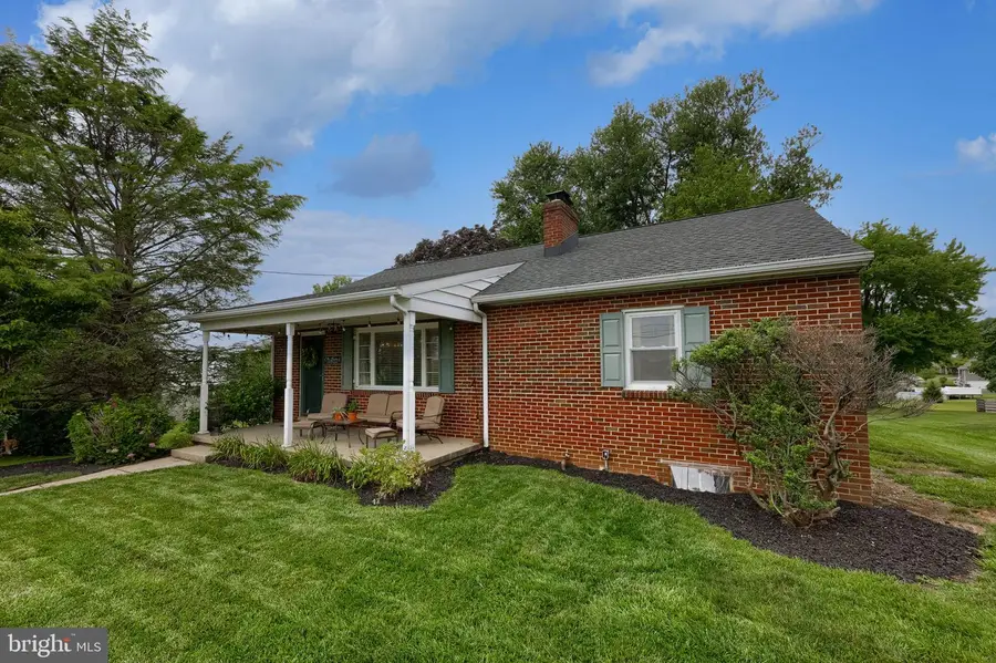 1605 Lime Valley Rd, Strasburg, PA 17579 - #2