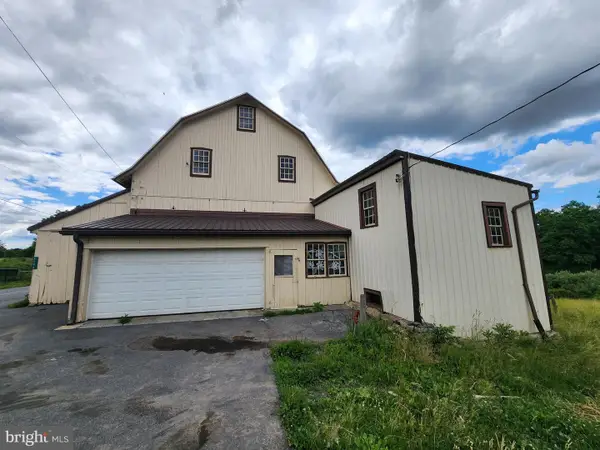 2296 Valley Rd, MANHEIM, PA 17545