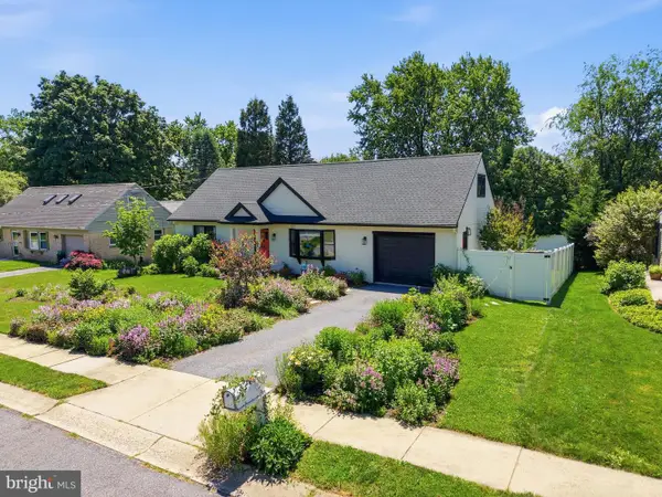 2532 Speckled Dr, EAST PETERSBURG, PA 17520