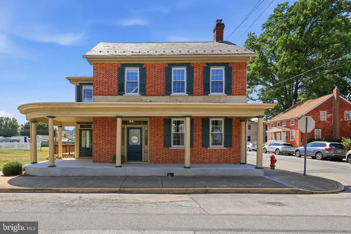 222 Mount Joy St, Mount Joy, PA 17552 - #1