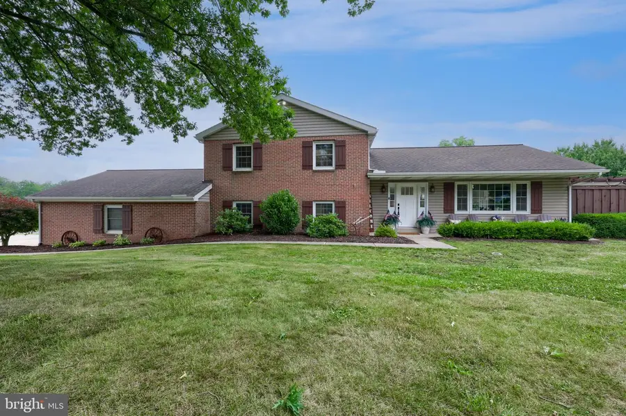 2107 Ashwood Ln, Elizabethtown, PA 17022 - #2