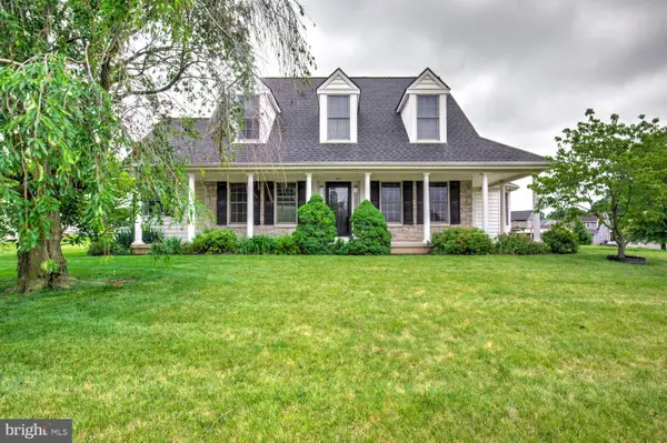 27 N Whisper Ln, NEW HOLLAND, PA 17557