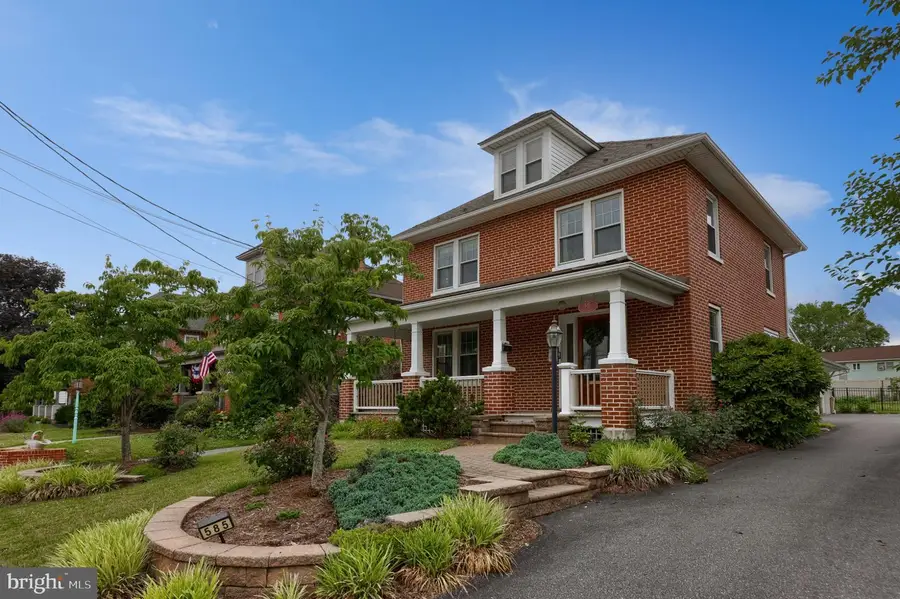 585 W Main St, New Holland, PA 17557 - #2