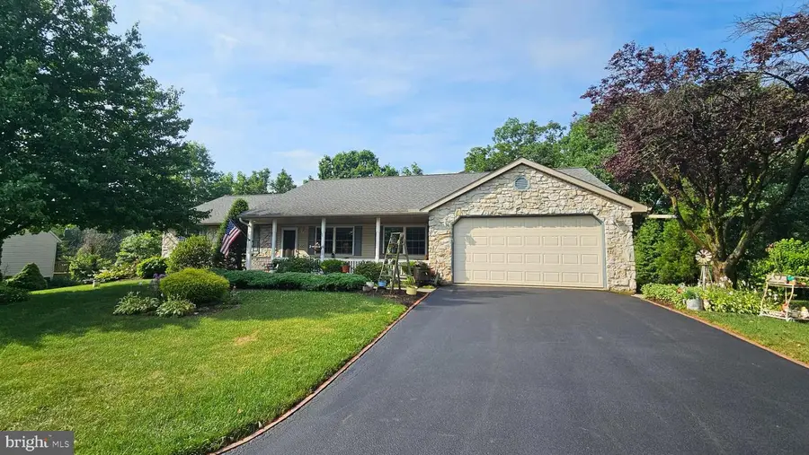 225 Country Dr, Denver, PA 17517 - #2