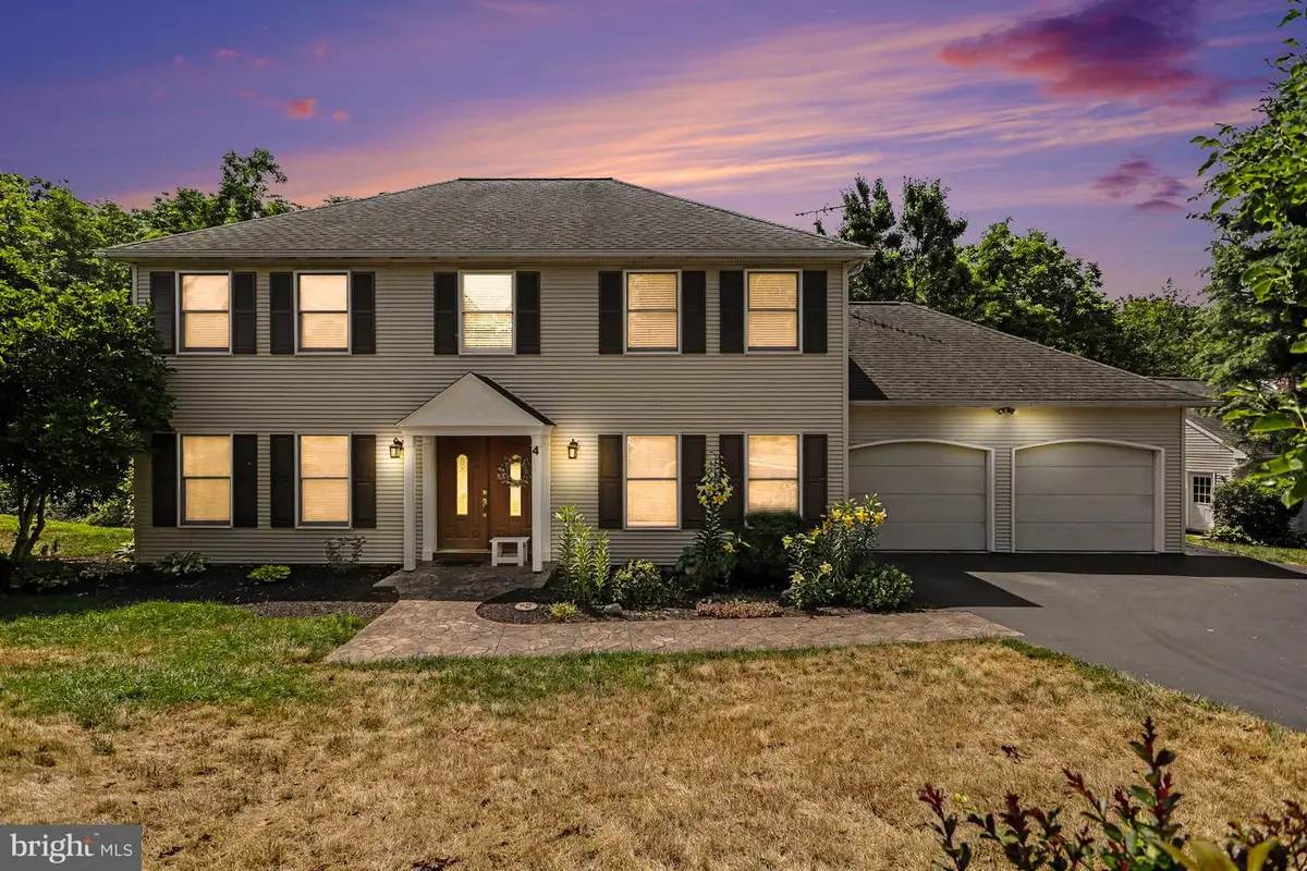 4 Brookwood Dr, Lititz, PA 17543 - #1