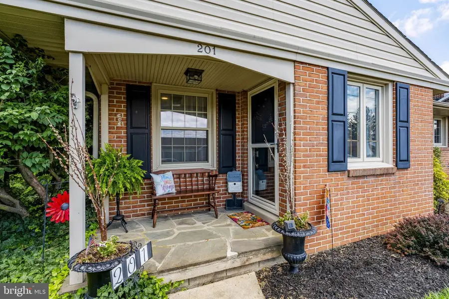 201 Hillcrest Rd, New Holland, PA 17557 - #2