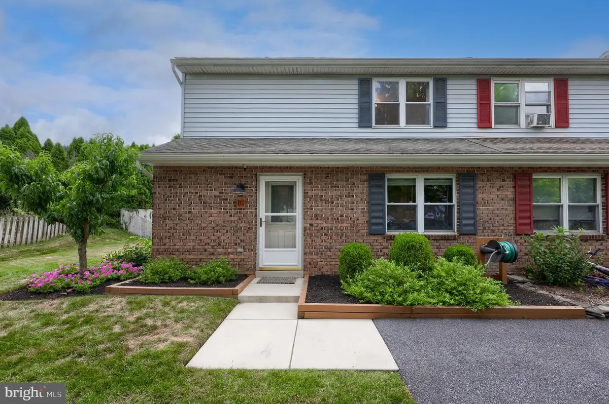10 Lakeview Pl, Lititz, PA 17543 - #1