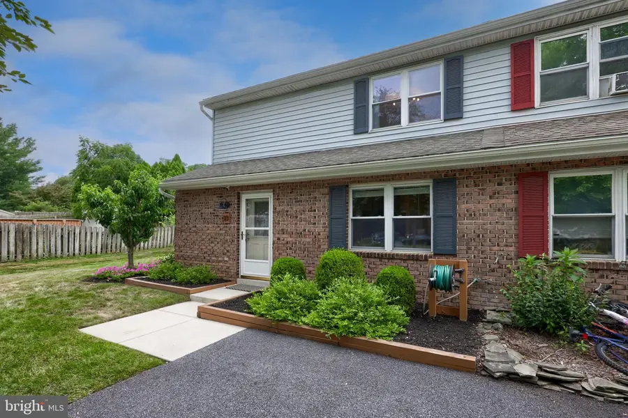 10 Lakeview Pl, Lititz, PA 17543 - #2
