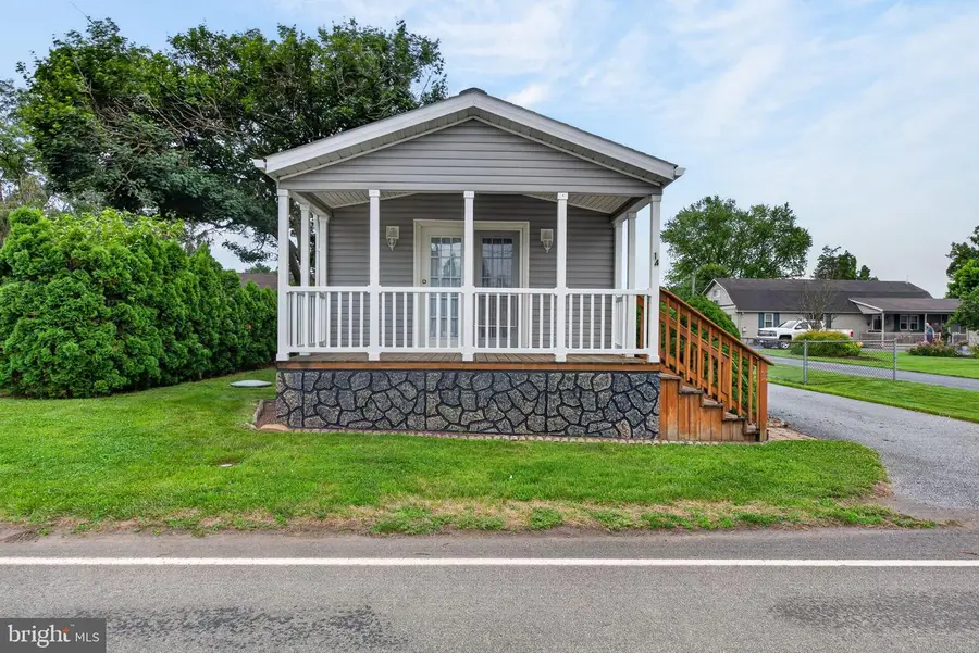 14 E Locust St, Brownstown, PA 17580 - #2