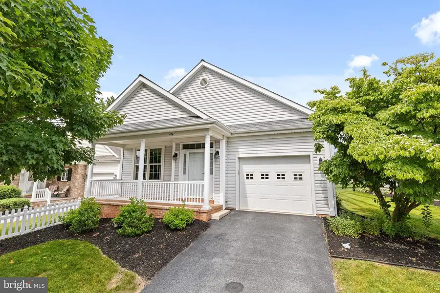 424 Haymarket Ln, Lititz, PA 17543 - #2