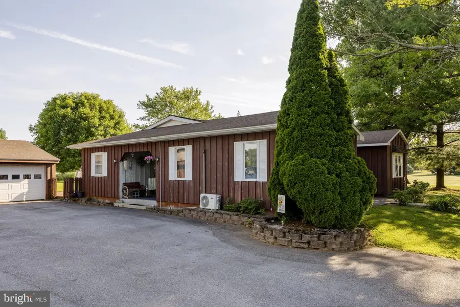 225 Hartings Park Rd, Denver, PA 17517 - #2