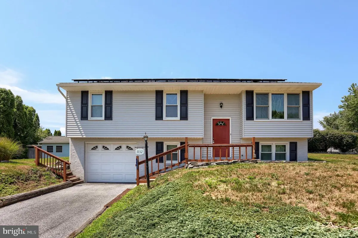 237 Buttonwood Dr, Elizabethtown, PA 17022 - #1