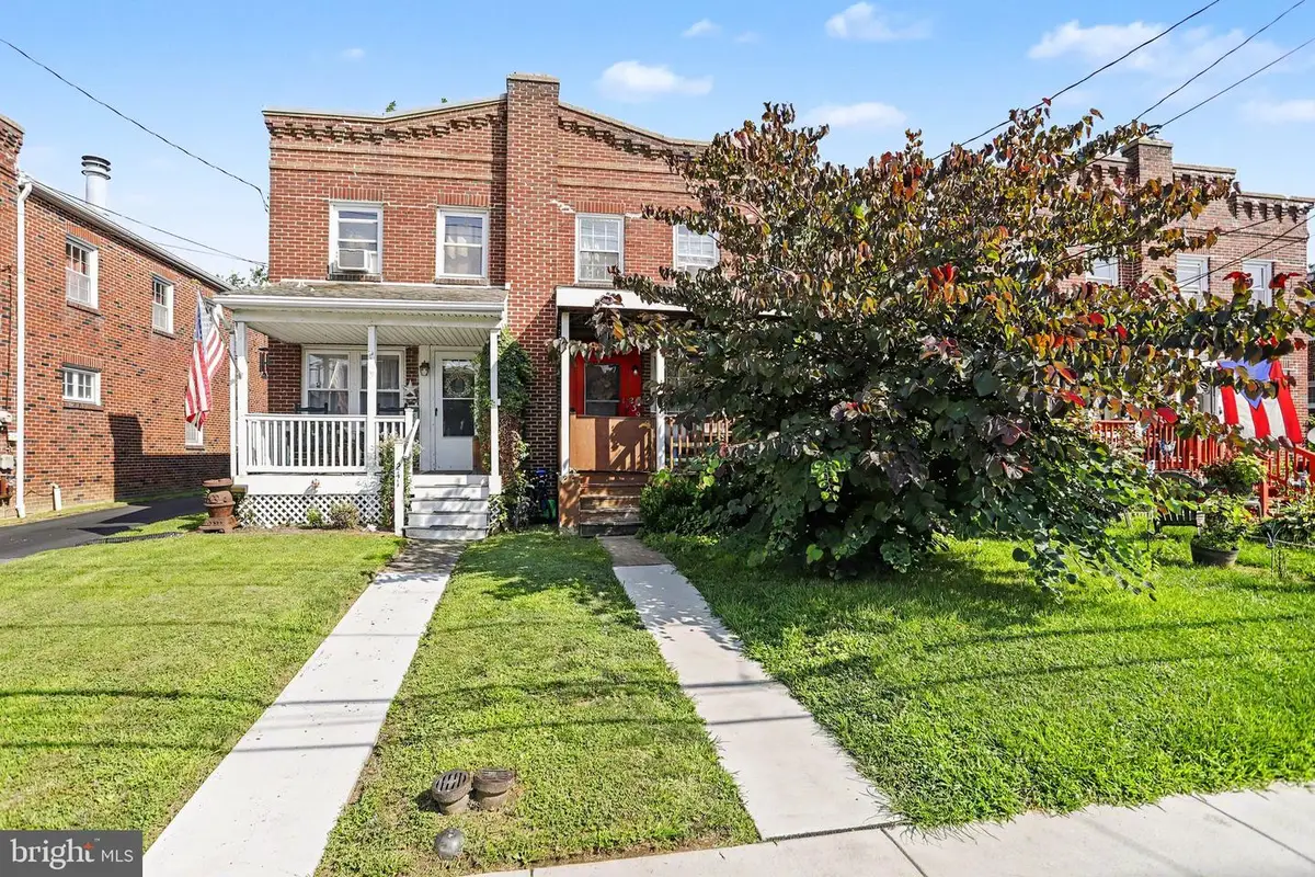 239 Locust St, New Holland, PA 17557 - #1