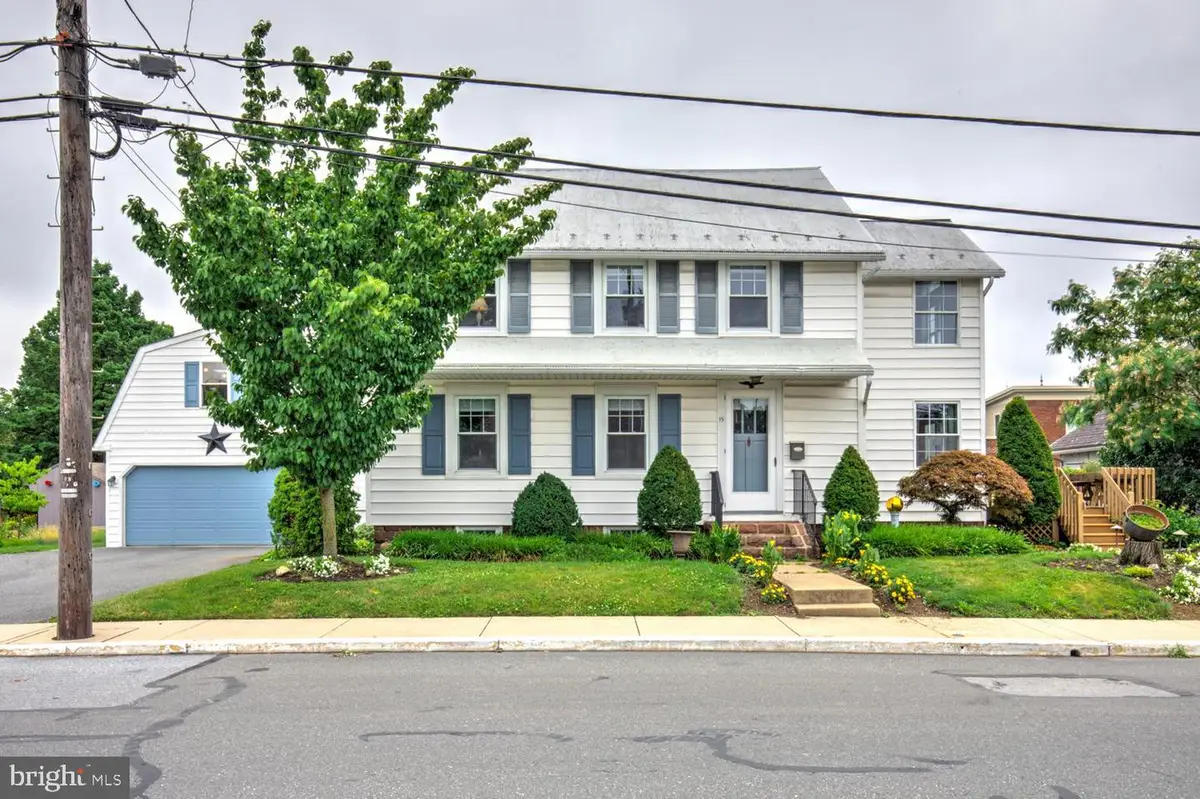 15 N Custer Ave, New Holland, PA 17557 - #1