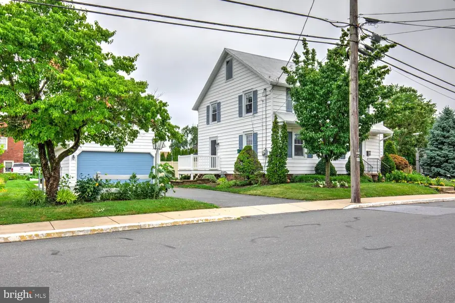 15 N Custer Ave, New Holland, PA 17557 - #2