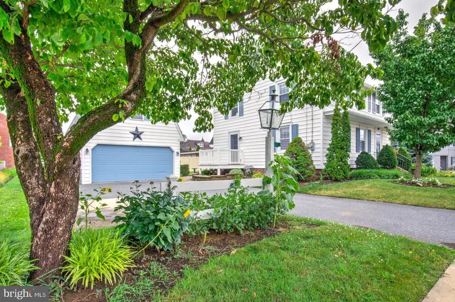 15 N Custer Ave, New Holland, PA 17557 - #3