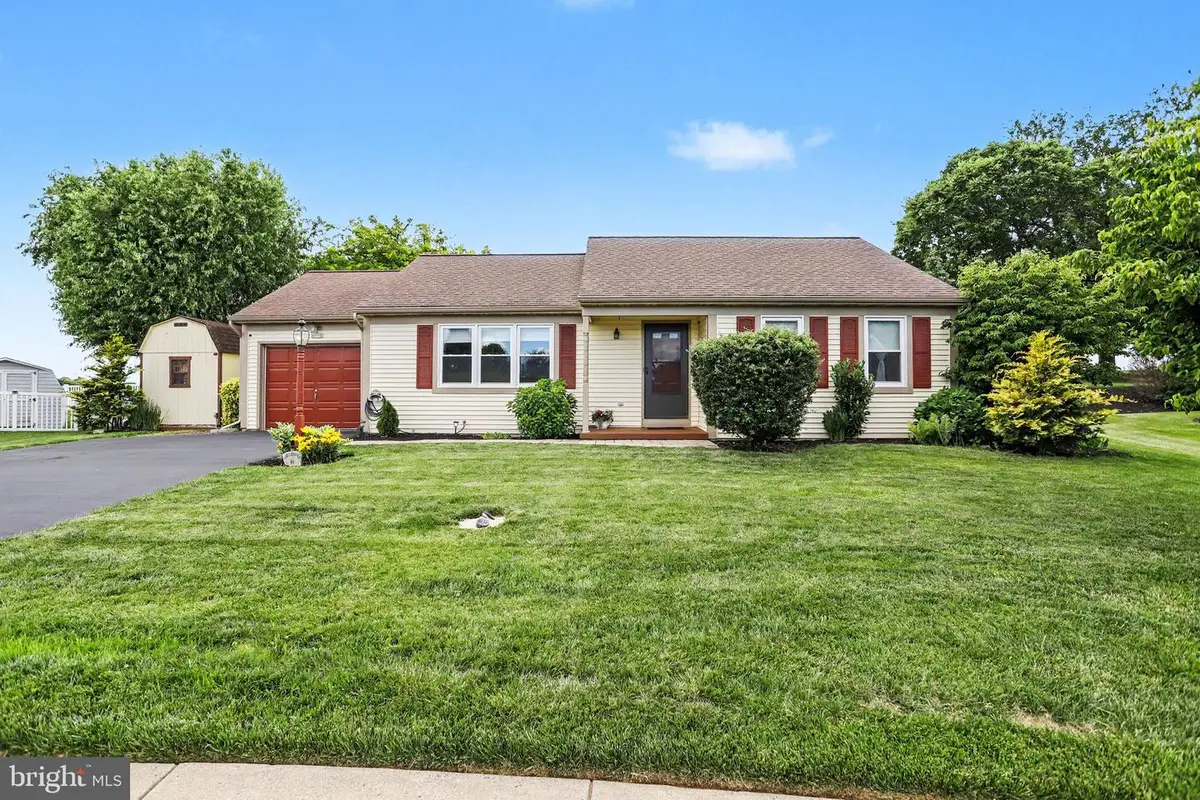 330 Dogwood Ln, New Holland, PA 17557 - #1